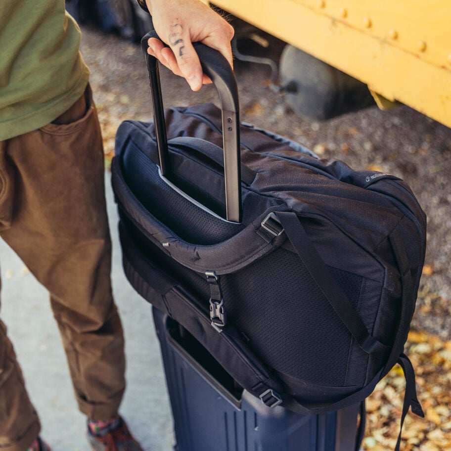 Border Traveler 30 in the color Outlet | Total Black. image number 9