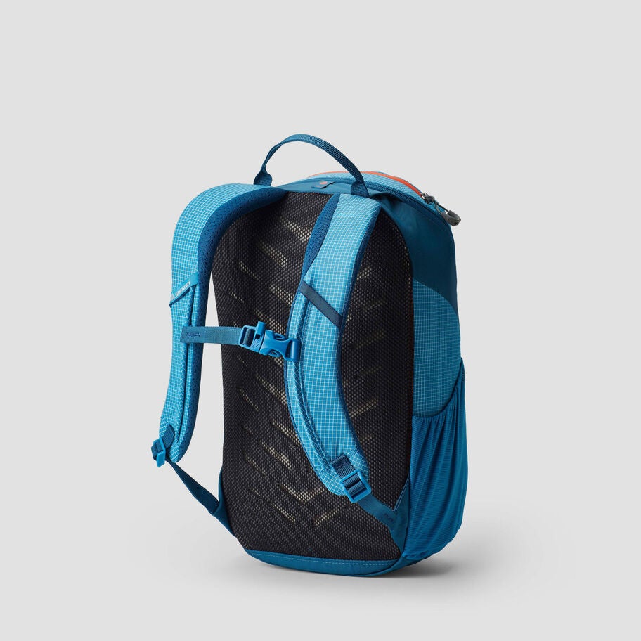 Wander 8 in the color Pacific Blue. image number 1
