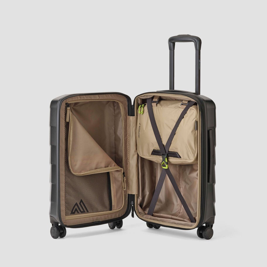 Cache Carry-On in the color Swiss Green. image number 1