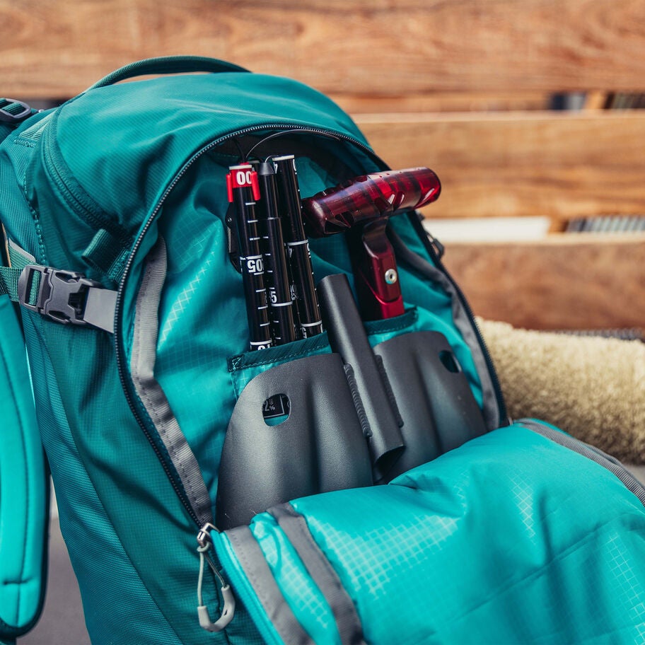 Women's Targhee 30 in the color Emerald Teal. image number 3