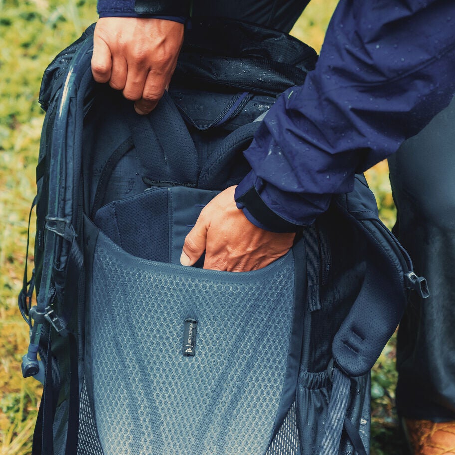 Baltoro 65 in the color Shadow Pine Black. image number 8