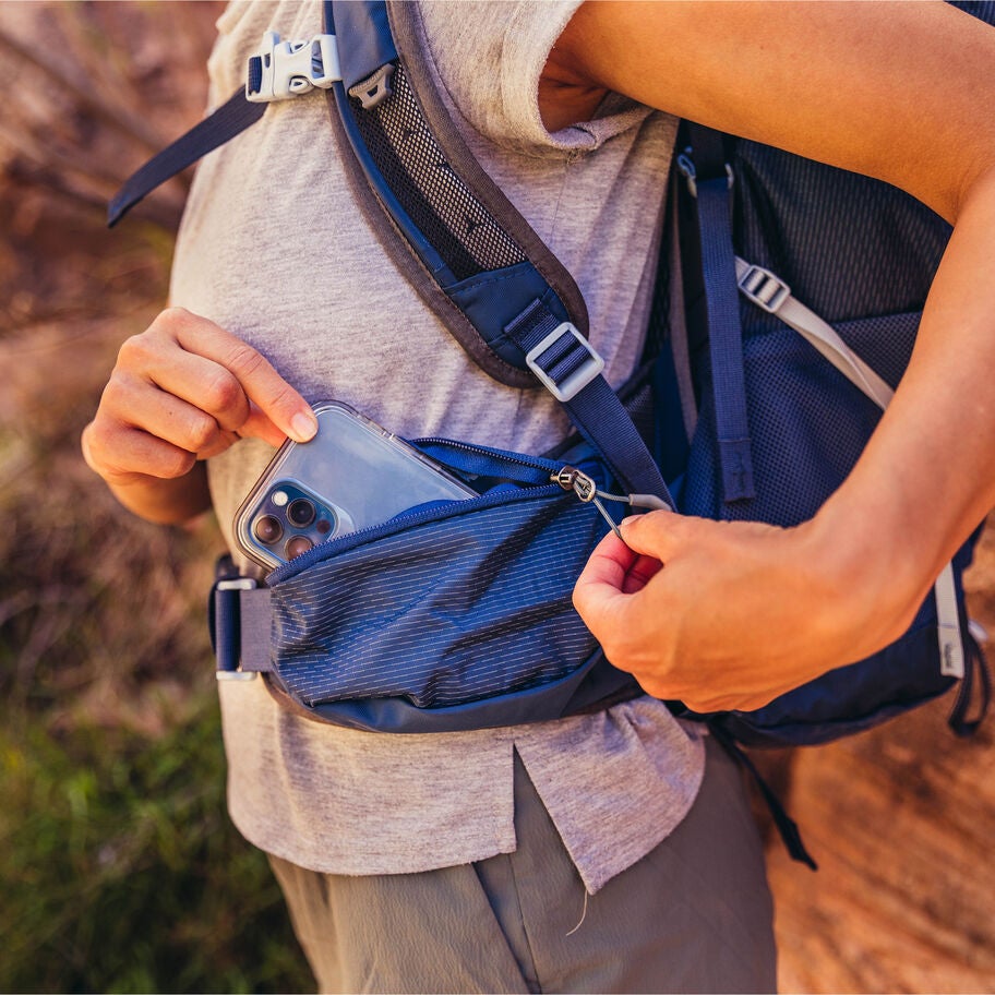 Juno 30 in the color Emerald Green. image number 6