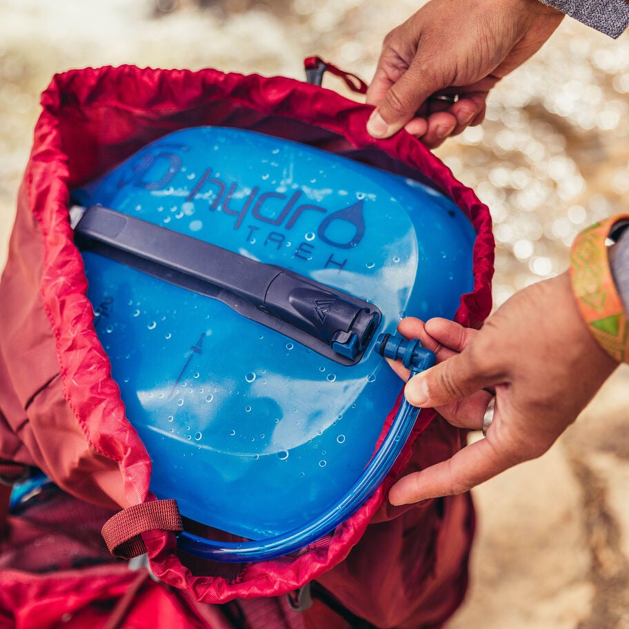 Gregory 3D Hydro Trek 3L in the color Outlet | Optic Blue. image number 7