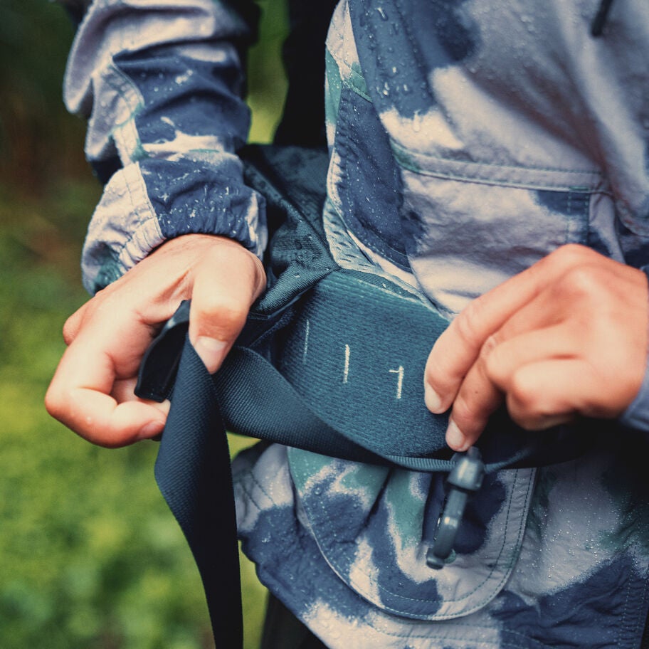 Deva 70 in the color Garnet Red. image number 7