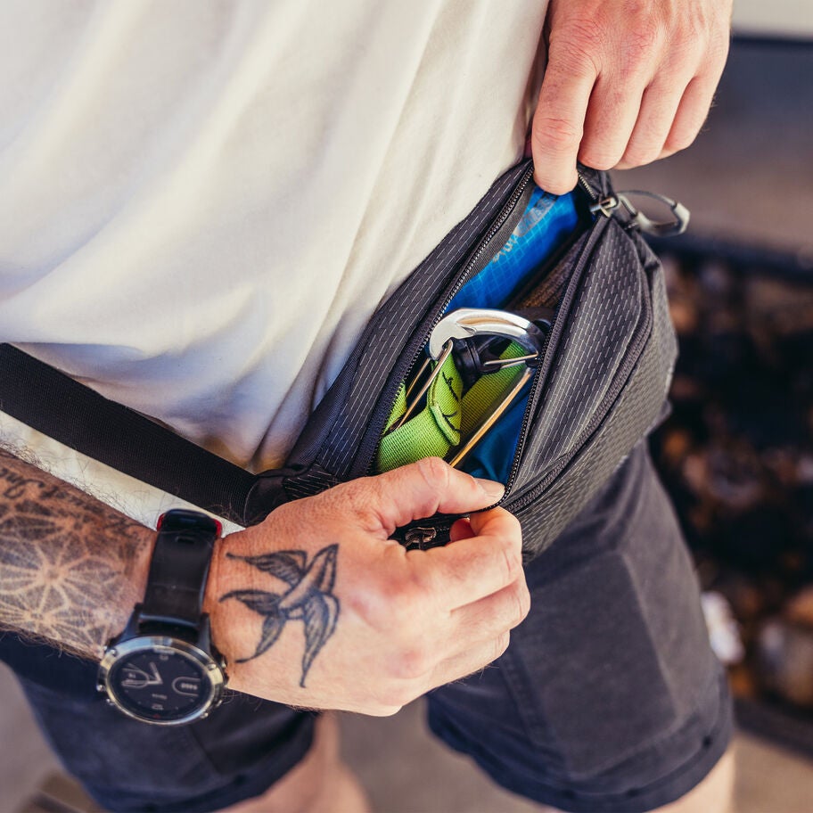 Nano Waistpack Mini in the color Terrain Green. image number 3