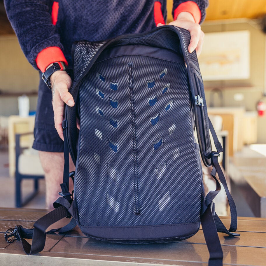 Nano 28 in the color Terrain Green. image number 3