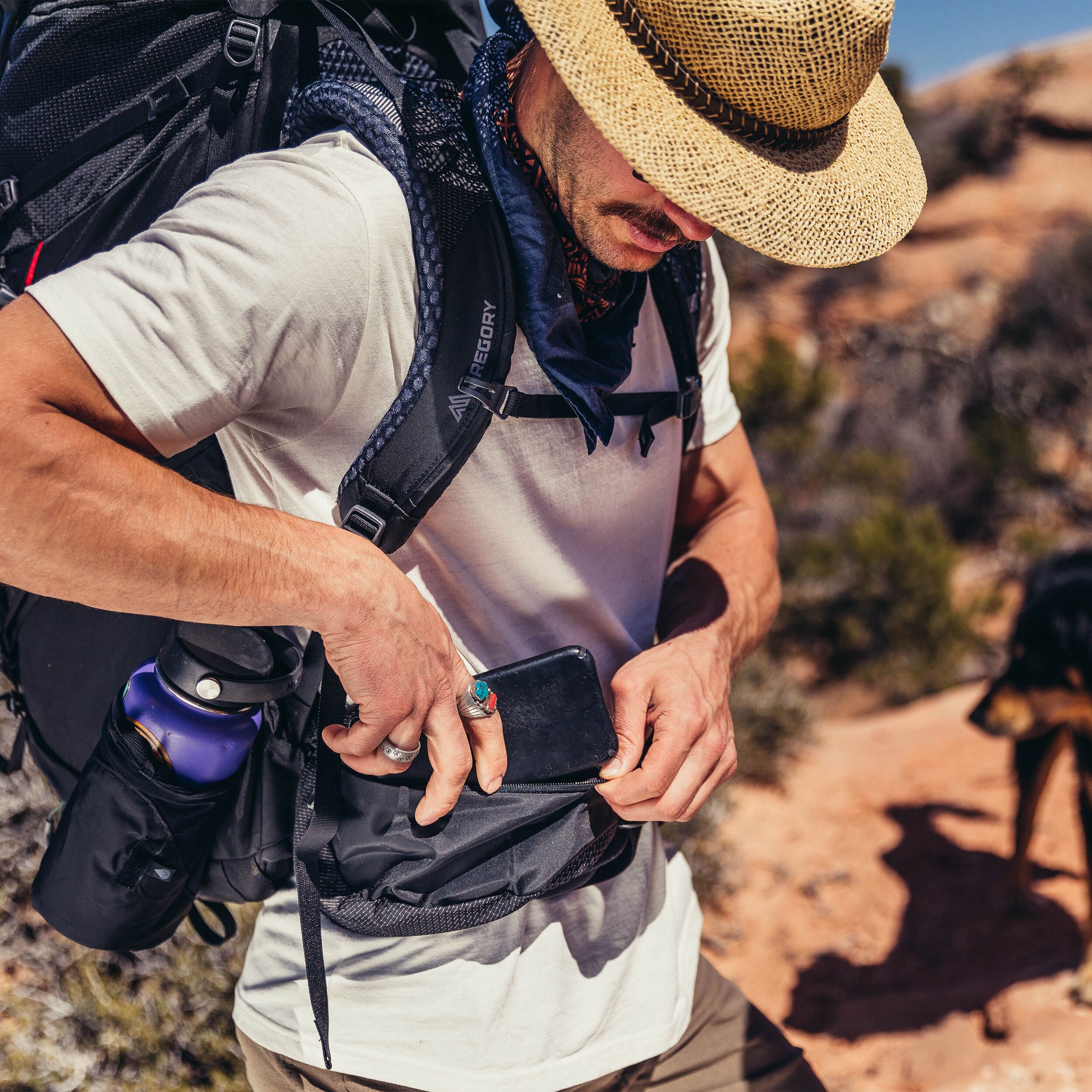 Baltoro 100 Pro in the color Lava Black. image number 5