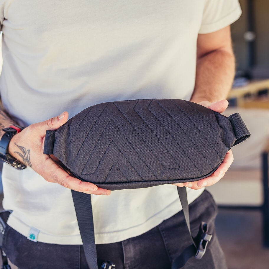 Nano Waistpack Mini in the color Sage White. image number 4