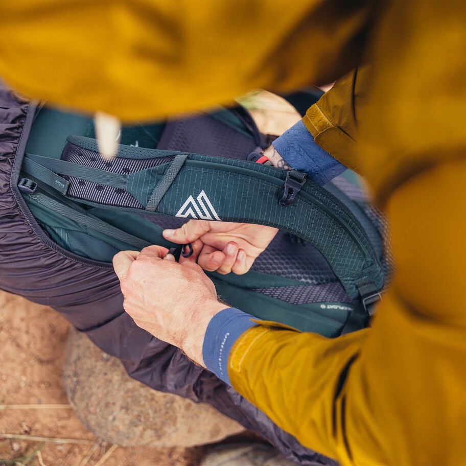 Paragon 60 in the color Desert Red. image number 10