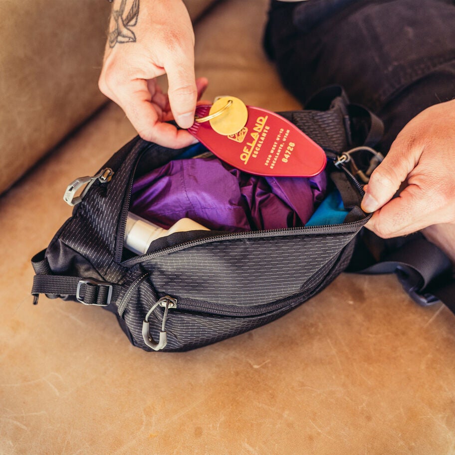 Nano Waistpack in the color Sage White. image number 5