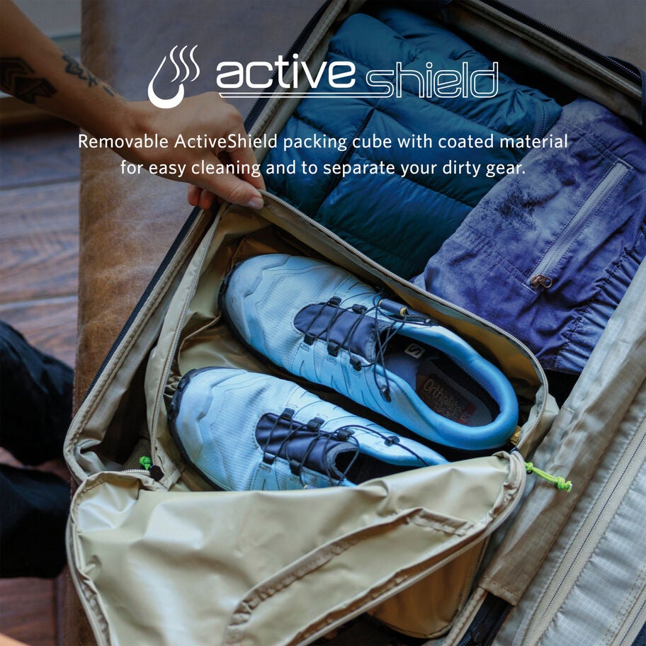 Cache Carry-On in the color Swiss Green. image number 3