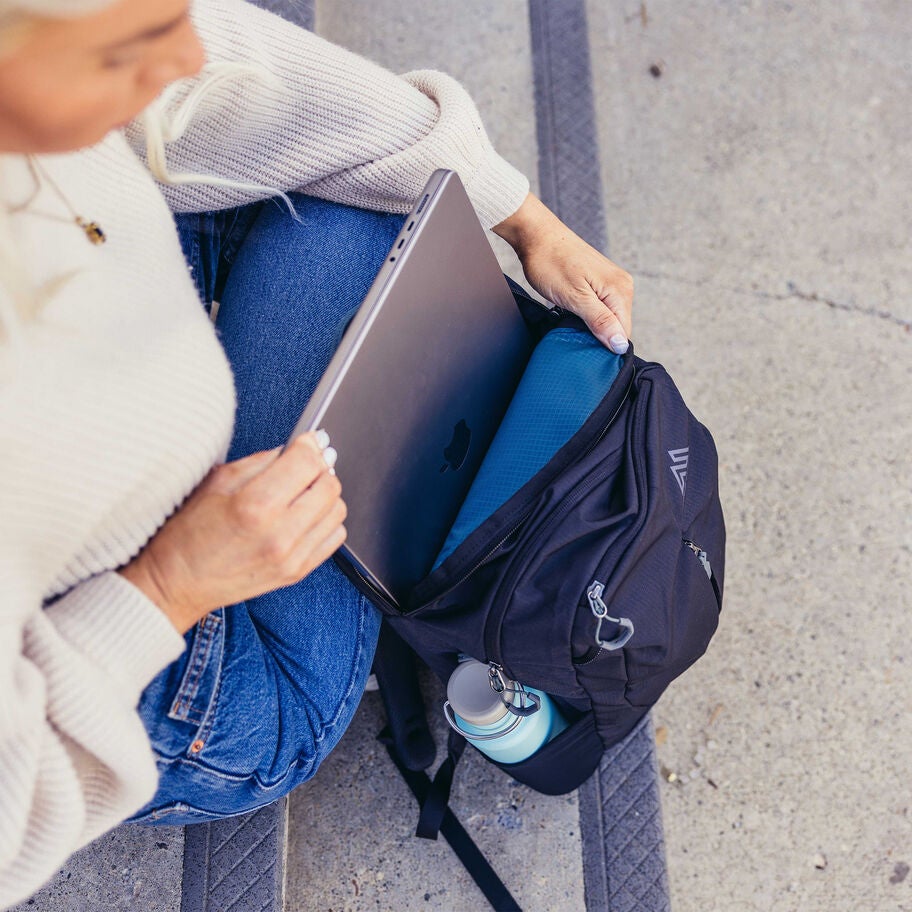 Retna 25 in the color Mesa Brown. image number 3