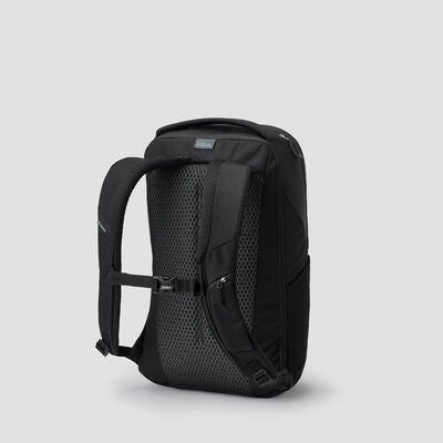 Rhune 22 in the color Carbon Black.