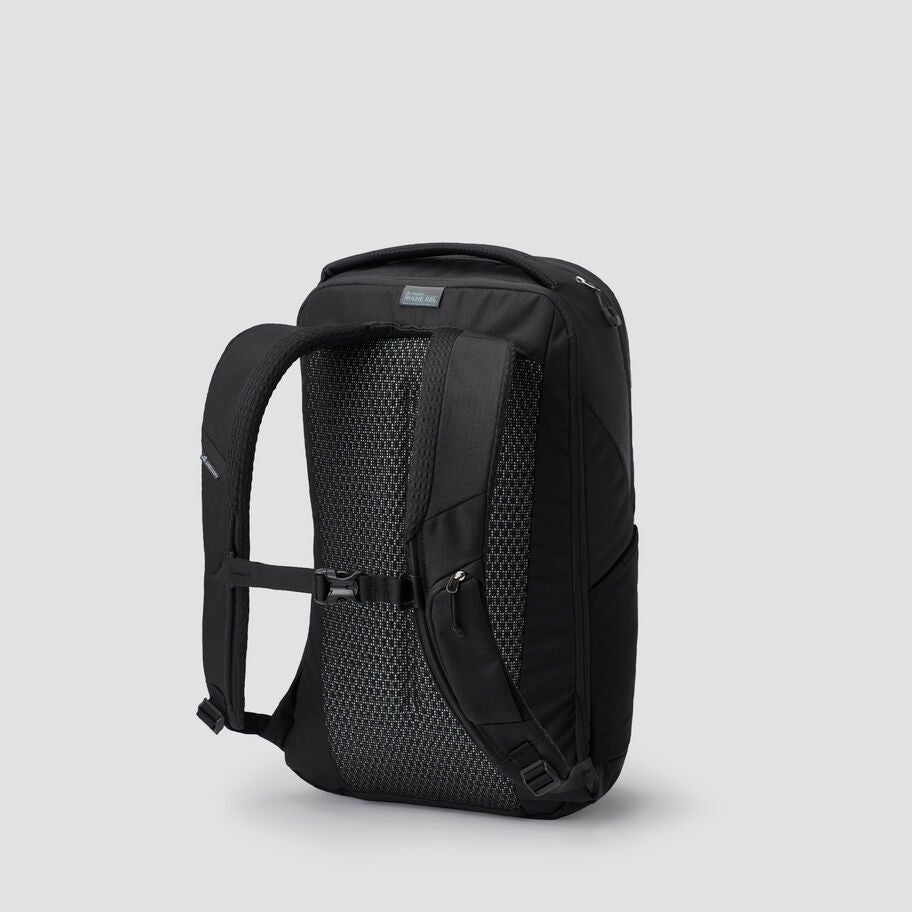 Rhune 22 in the color Carbon Black. image number 1