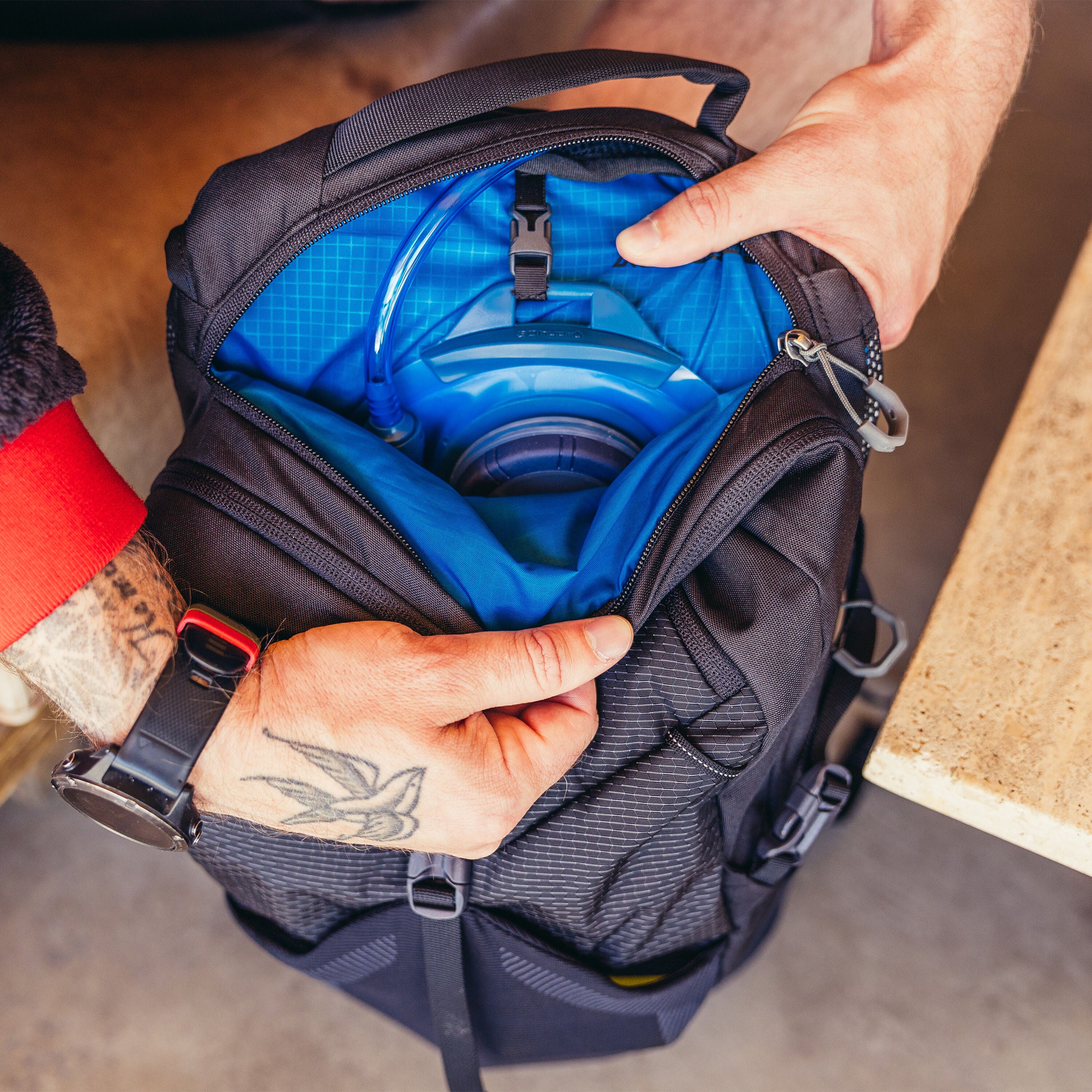 gregory backpack volume Miko 30L Unisex Day Hiking Backpack, Ventilated Backpanel, Built-In Hydration Attachment for Water Bladder (Reservoir Not Included), One Size Fits All, Optic Black : Sports & Outdoors The main compartment features a top Gregory Deva 70 Backpack Rental