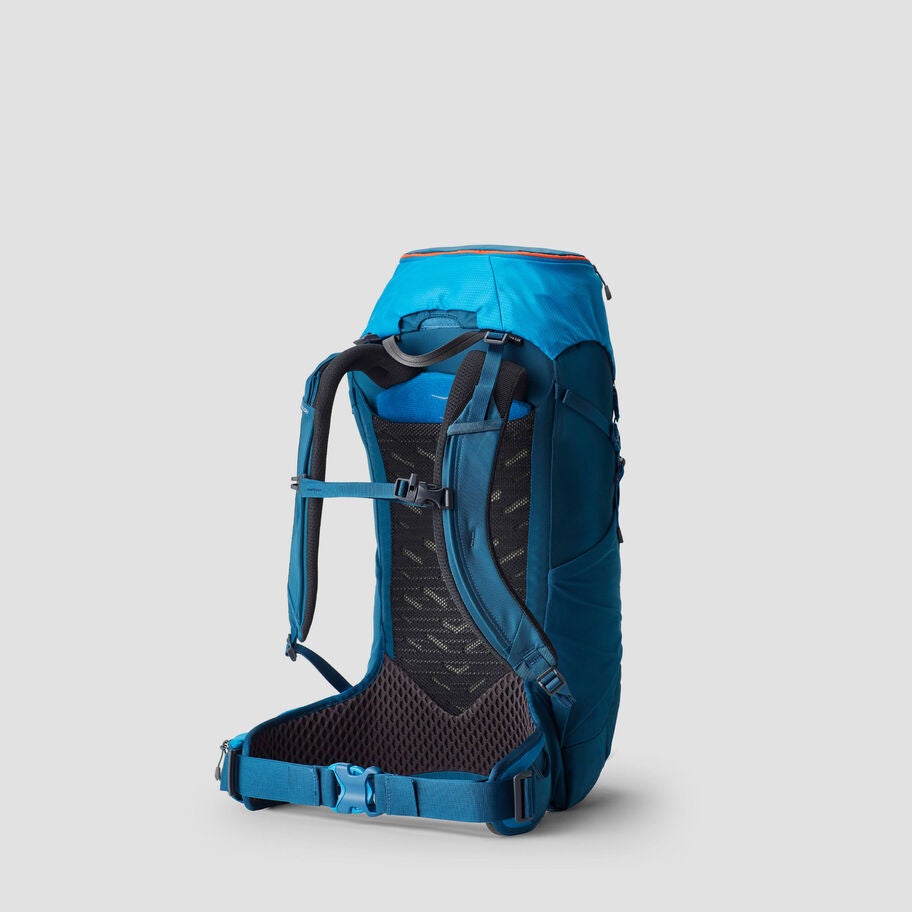 Wander 30 in the color Pacific Blue. image number 1