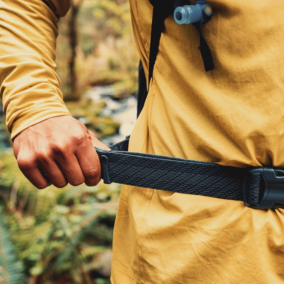 Arrio 24 in the color Shadow Pine Black. image number 8