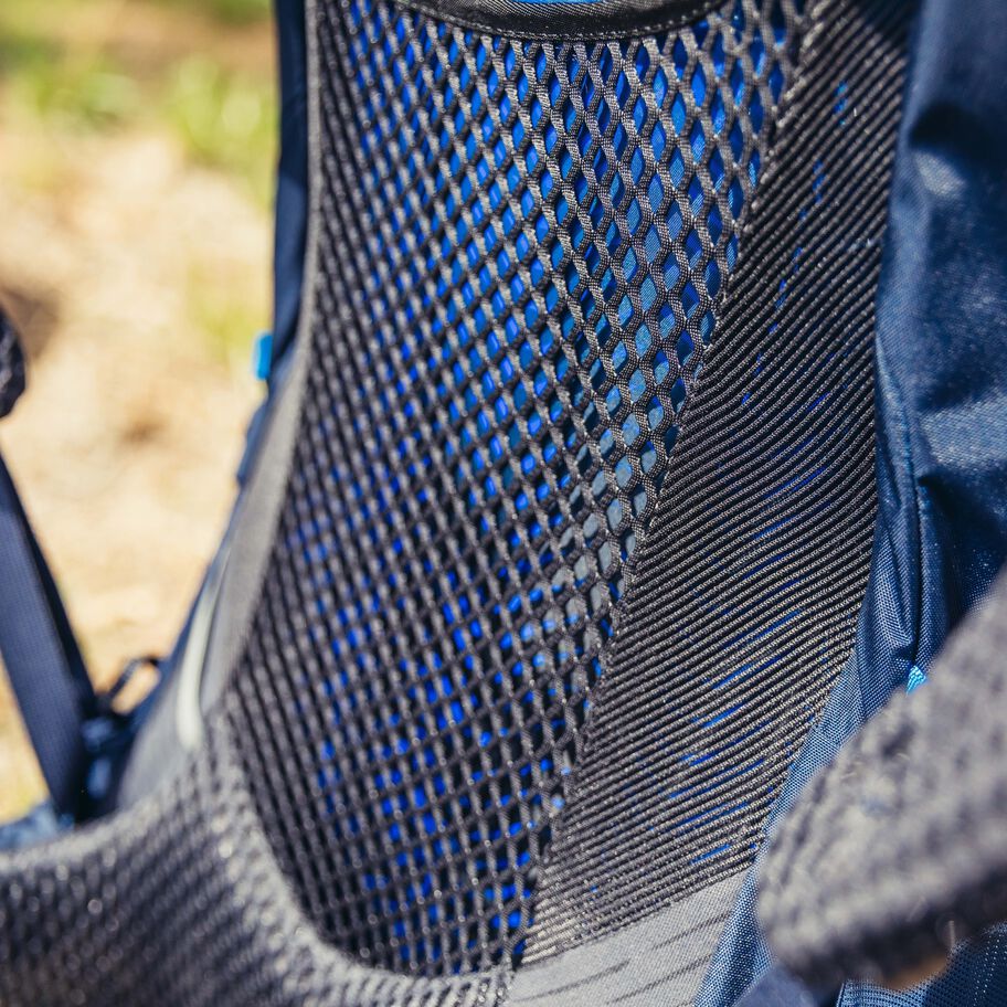 Zulu 55 in the color Rust Red. image number 8