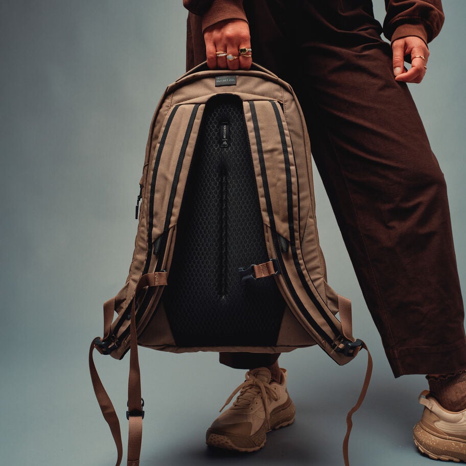 Outset 20 in the color Onyx Black. image number 8