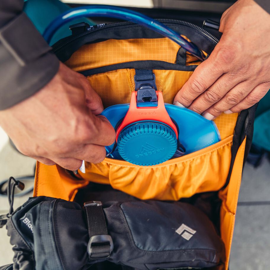 Verte 18 in the color Coyote Midnight. image number 8