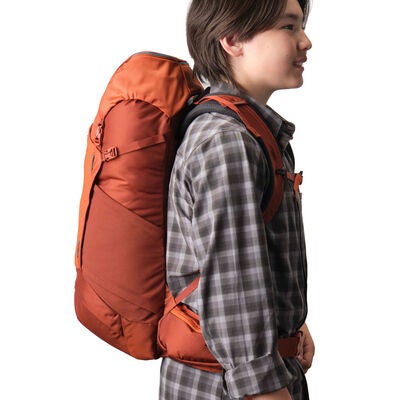 Wander 30 in the color Pacific Blue.