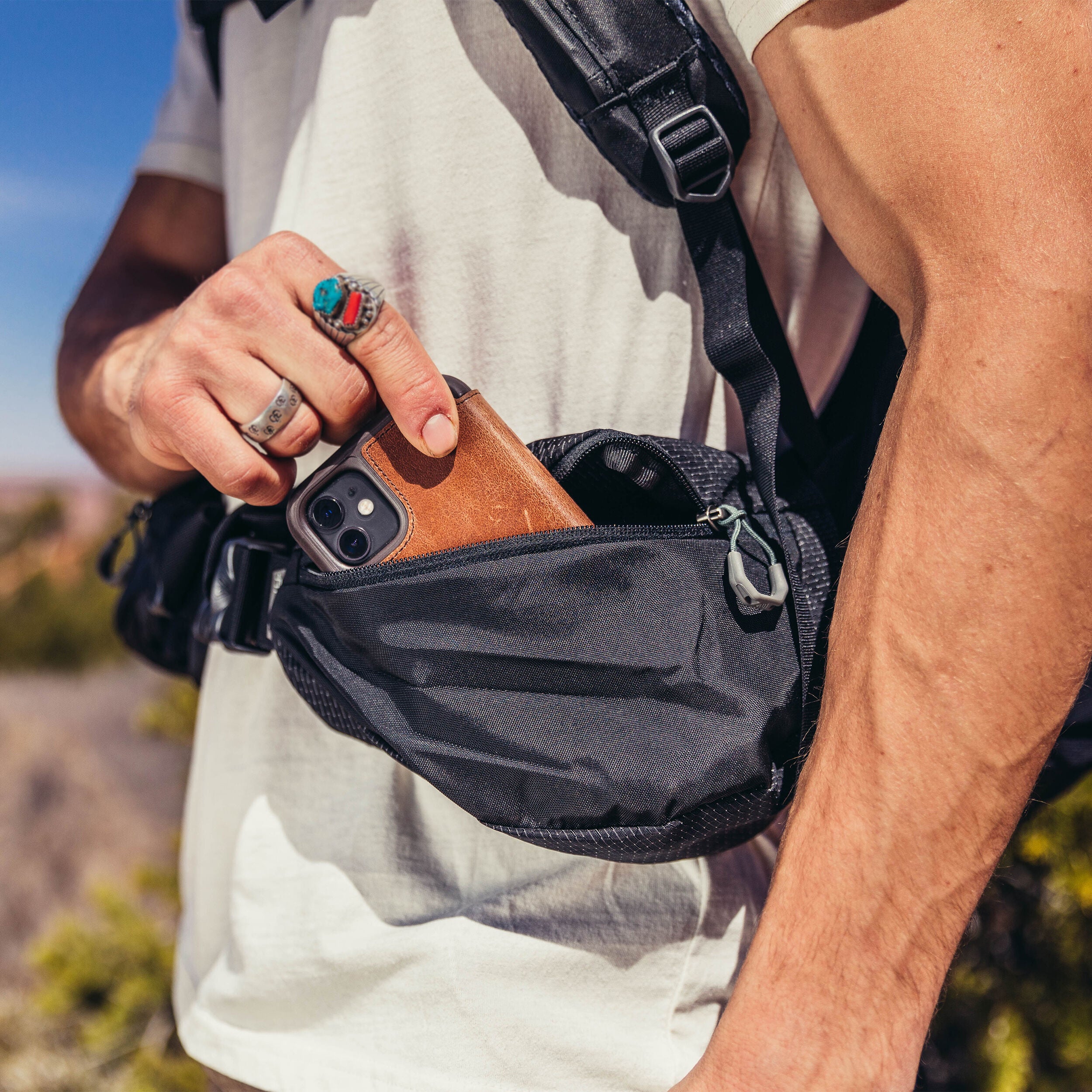 Baltoro 100 Pro in the color Lava Black. image number 7