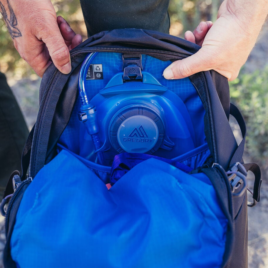 Kiro 24 in the color Mineral Teal. image number 5