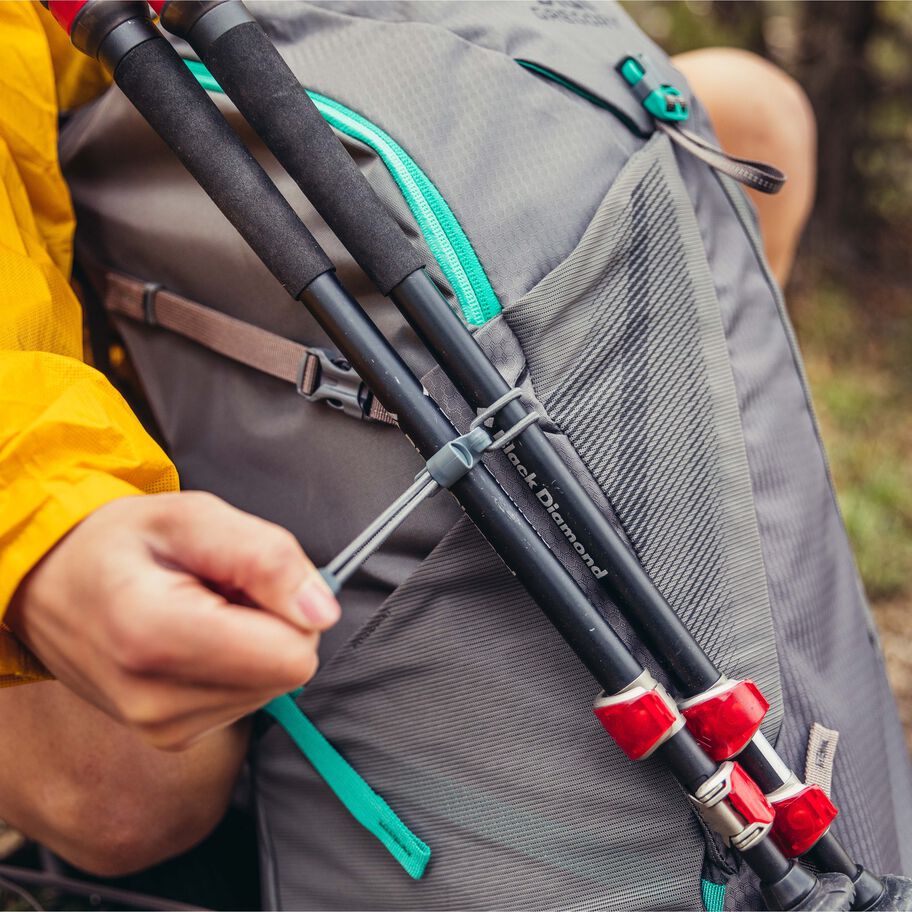 Jade 28 in the color Artichoke Green. image number 7