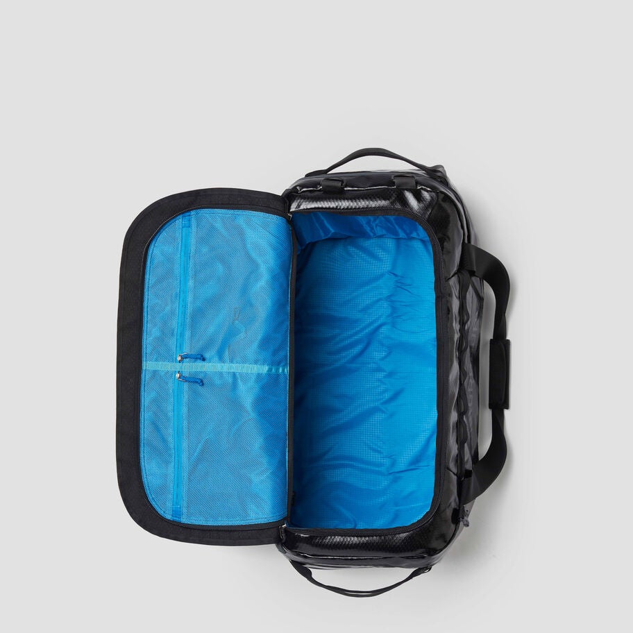 Alpaca Duffel 100 in the color Obsidian Black. image number 2