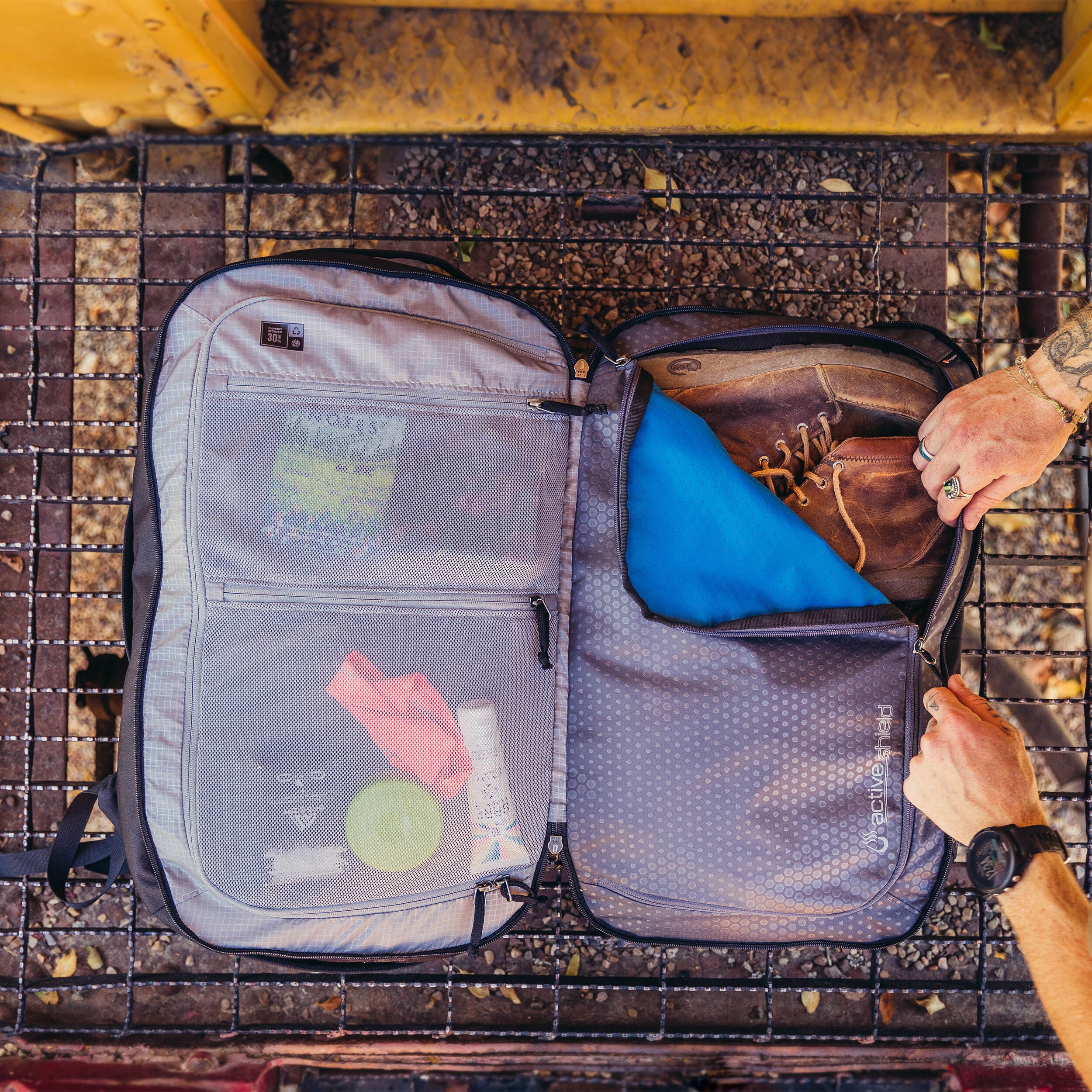 GREGORY「BORDER TRAVELER 30」 Border Traveler 30 Pack | Stylish Travel Companion | Gregory