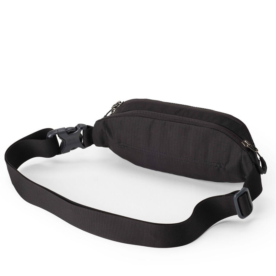 Rhune Belt Bag in the color Carbon Black. image number 1