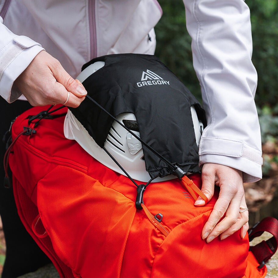 Packable Helmet Holder in the color Obsidian Black. image number 3