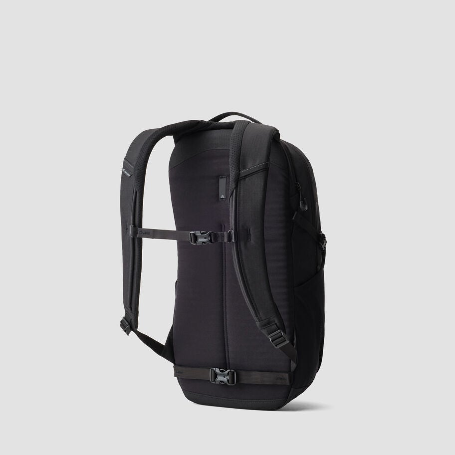 Signal 18 in the color Onyx Black. image number 1