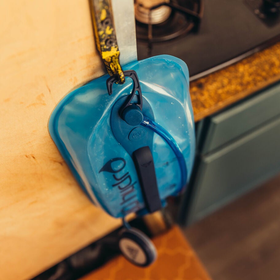 Gregory 3D Hydro 3L Reservoir in the color Outlet | Optic Blue. image number 4