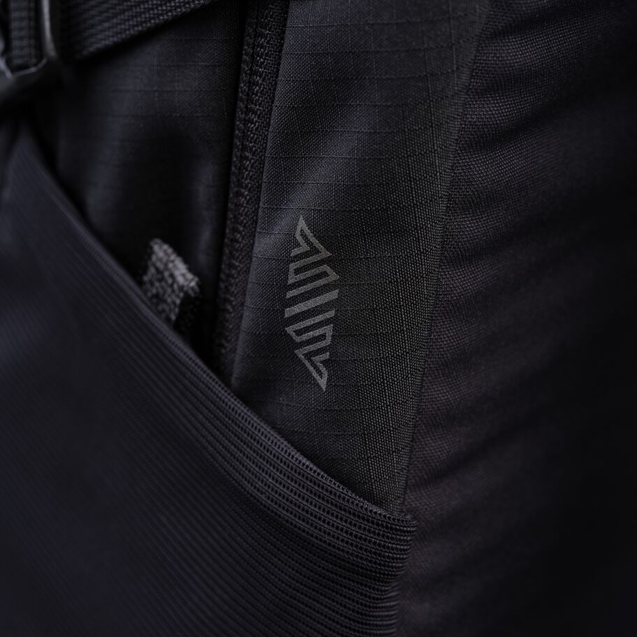 Signal 20 X-Pac in the color Night Black. image number 2