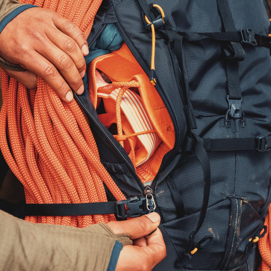 Alpinisto 50 in the color Summit Black. image number 6