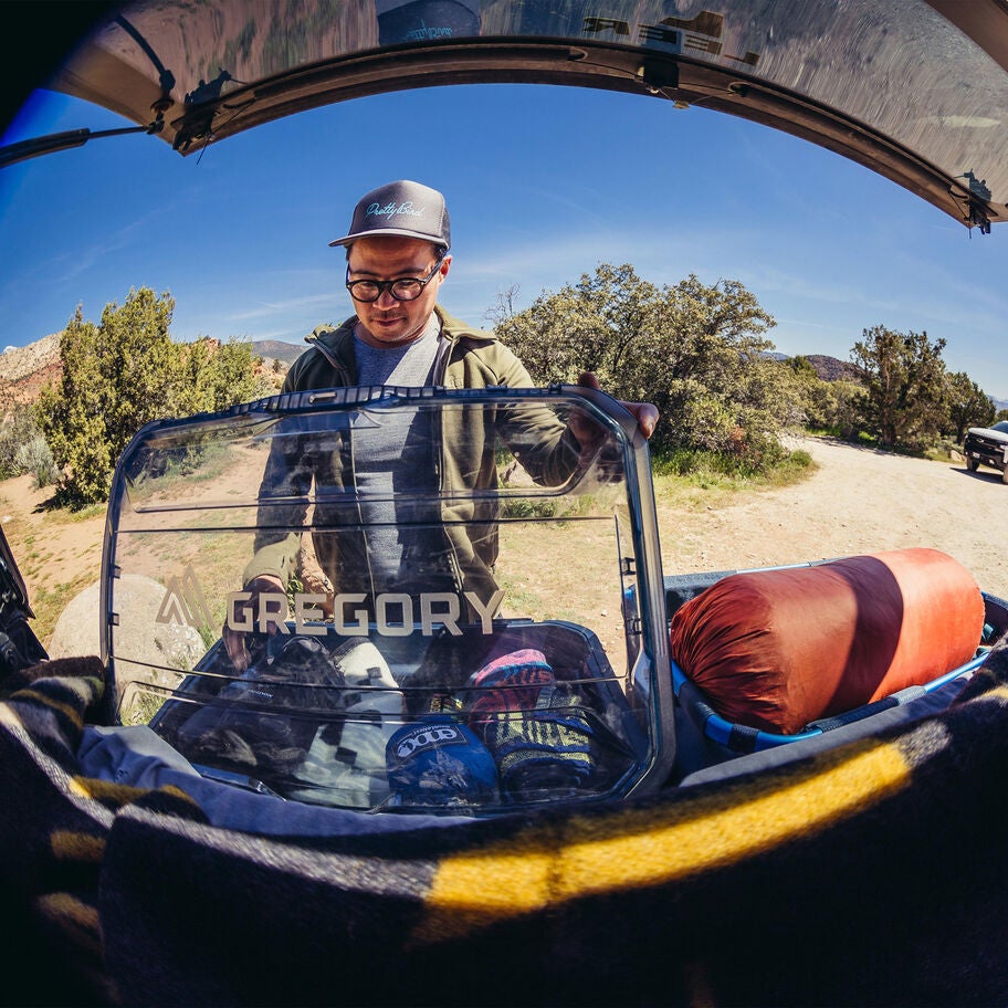 Alpaca Gear Garage Envy in the color Nomad Green. image number 7