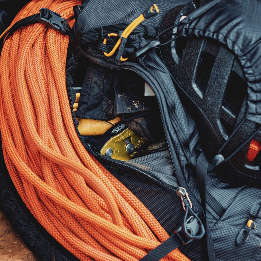 Alpinisto 30 in the color Summit Black. image number 4