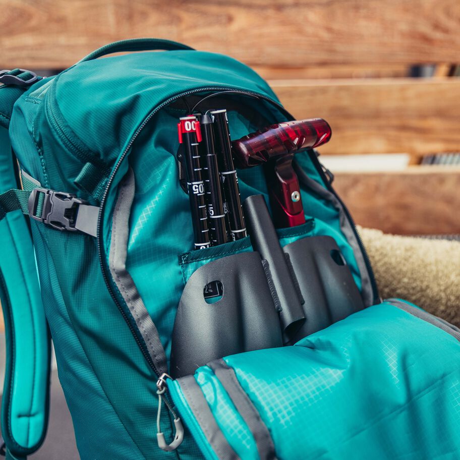 Women's Targhee 30 in the color Jade Green. image number 3