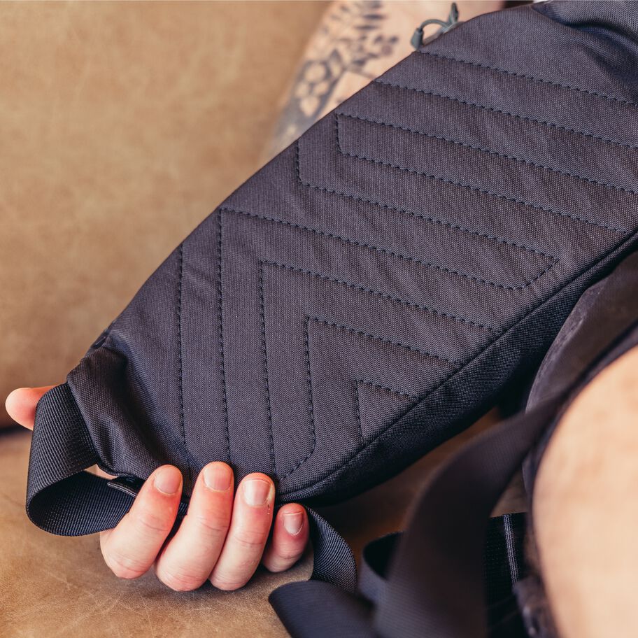 Nano Waistpack in the color OUTLET | Onyx Black. image number 5