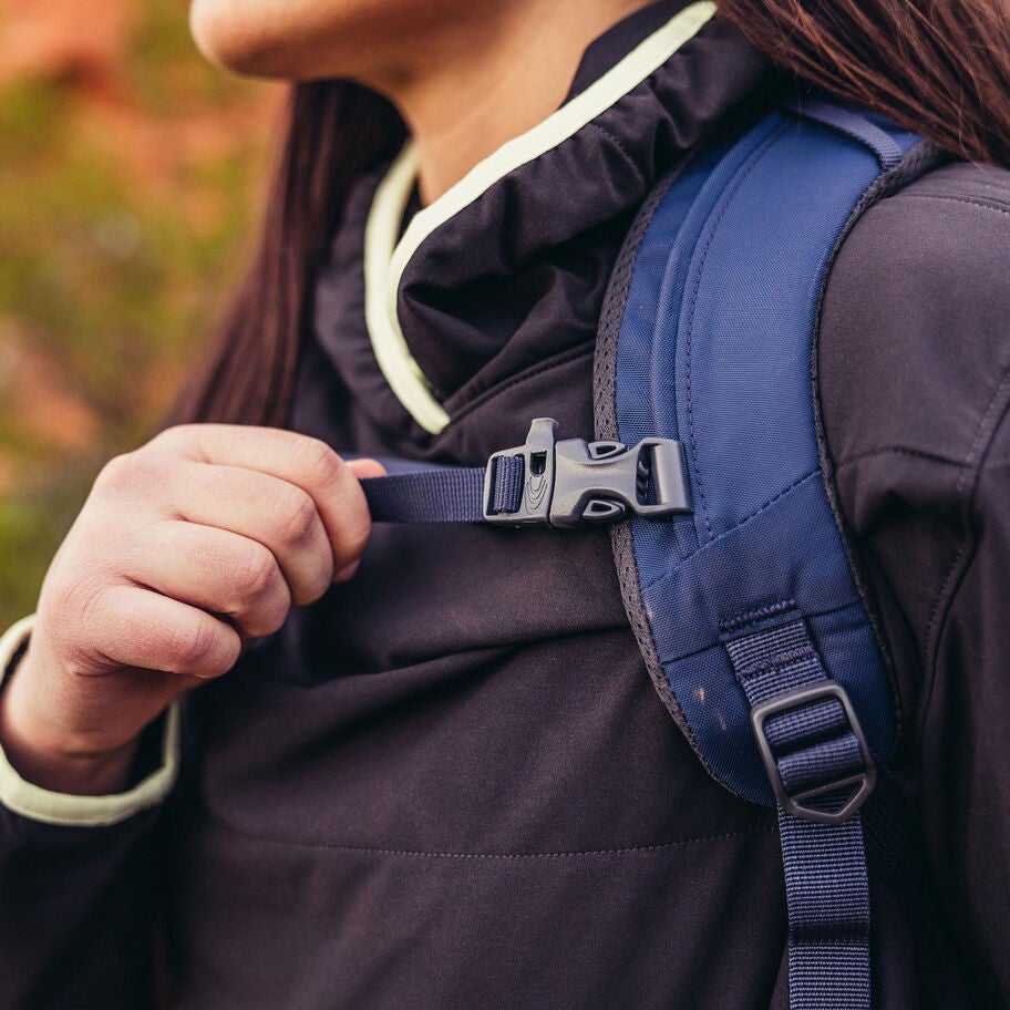 Amber 44 in the color Arctic Navy. image number 4