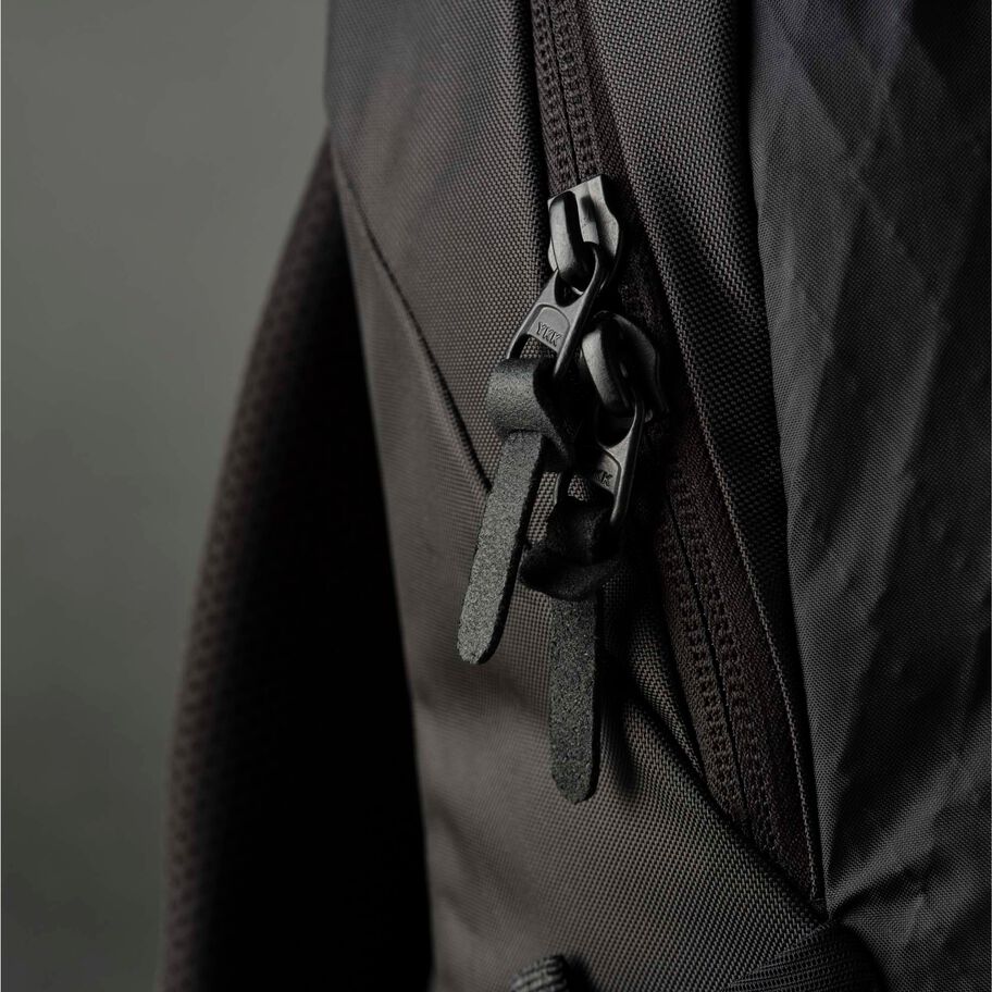 Rhune 22 X-Pac in the color Night Black. image number 4