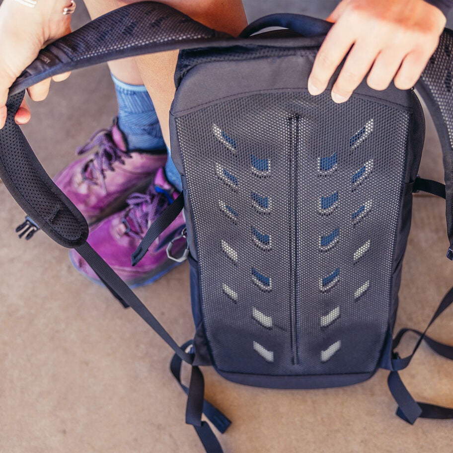 Nano 18 in the color Sage White. image number 3