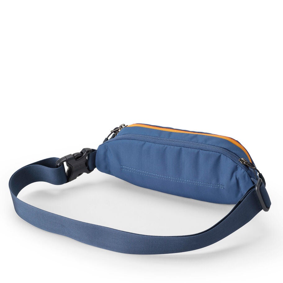 Rhune Belt Bag in the color Outlet | Sunset Blue. image number 1