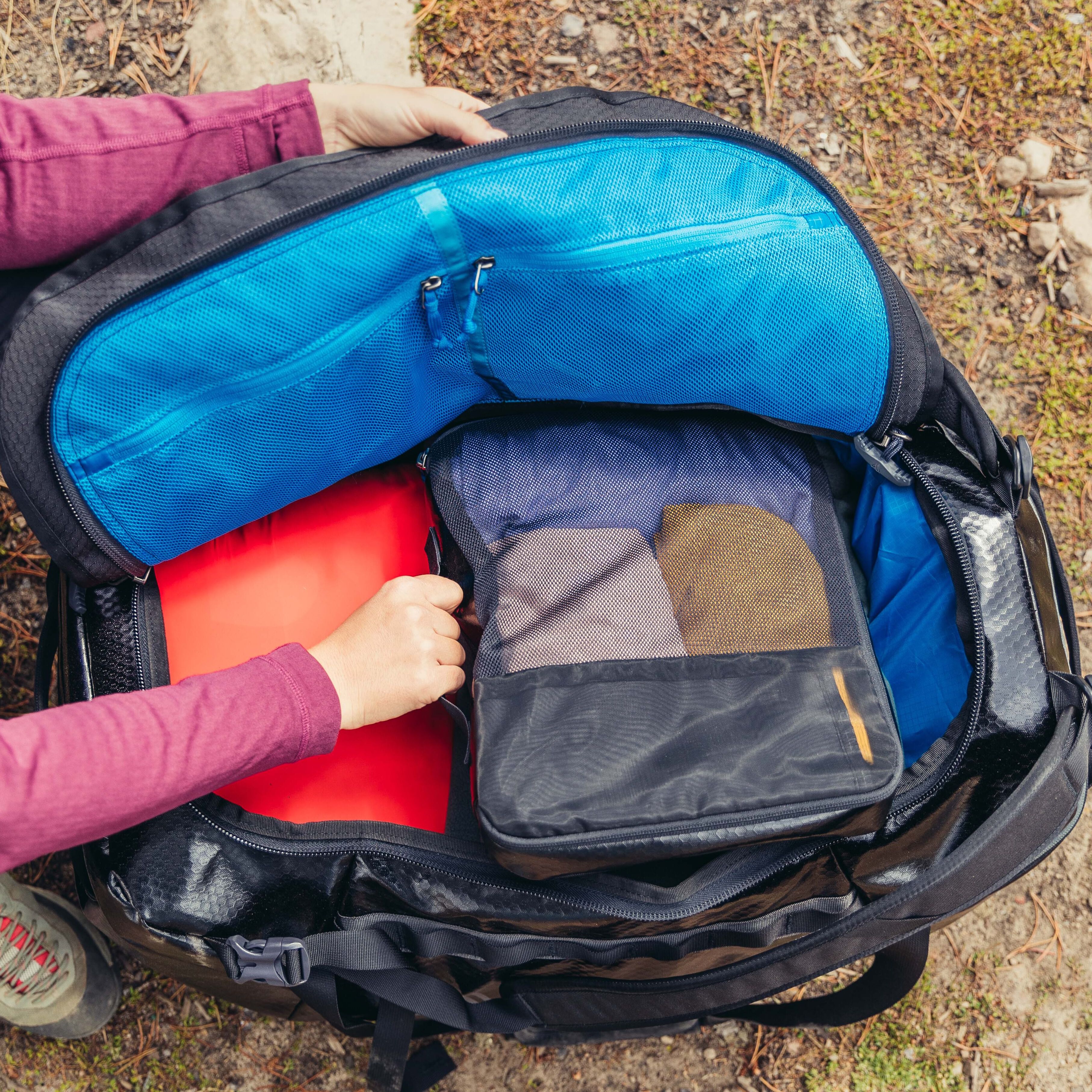 Alpaca 100 Duffel in the color Obsidian Black. image number 5