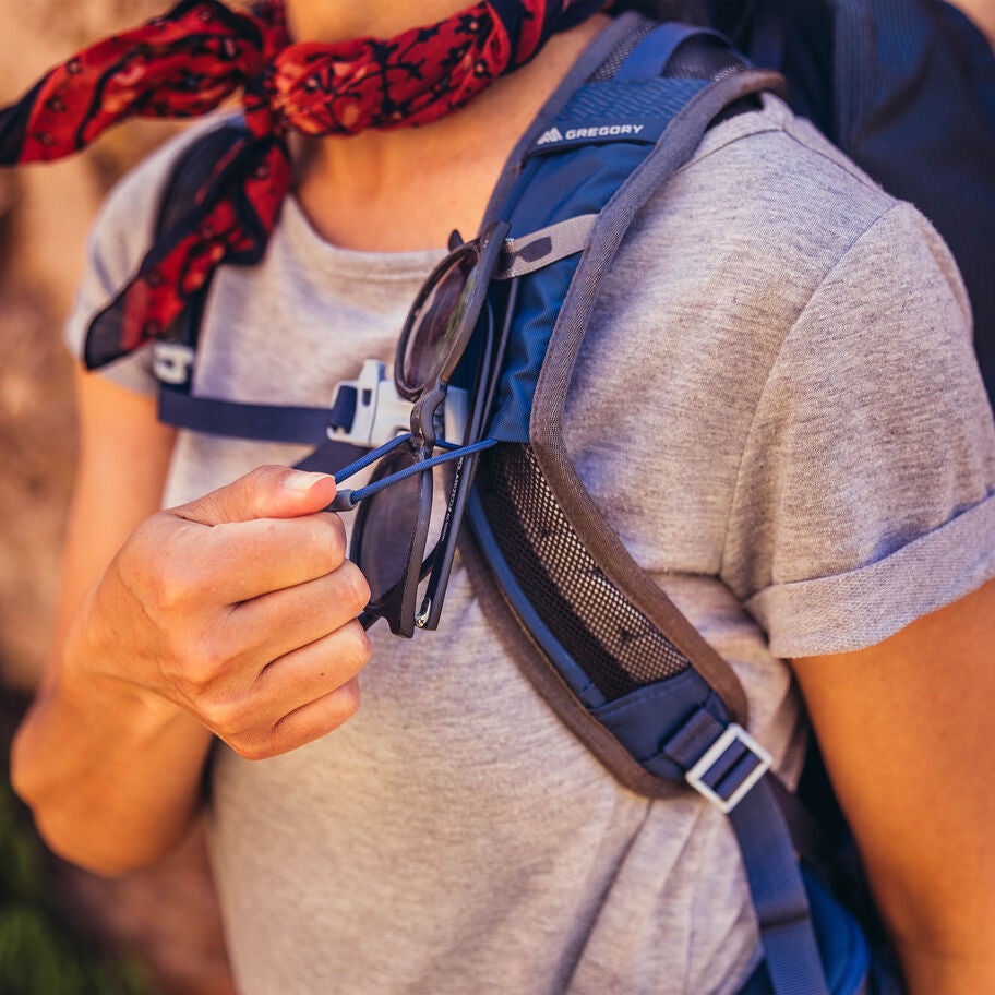 Juno 30 in the color Emerald Green. image number 2