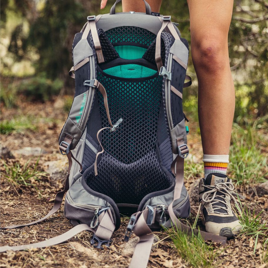 Jade 43 in the color Artichoke Green. image number 5