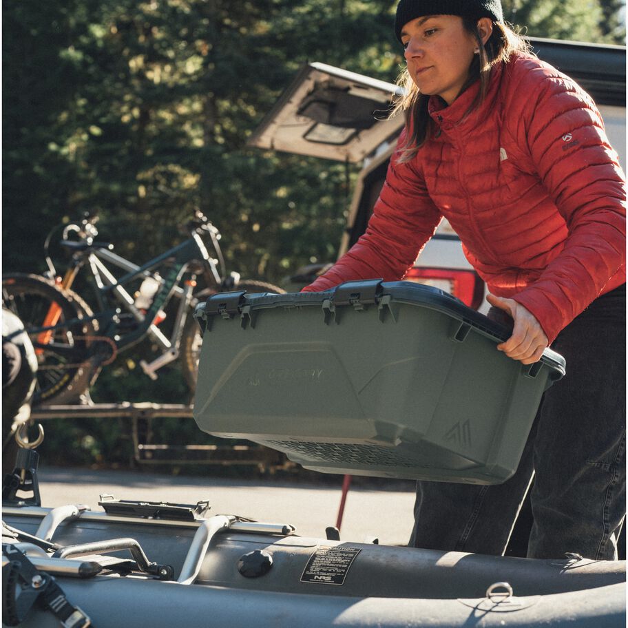 Alpaca Gear Garage Envy in the color Nomad Green. image number 9