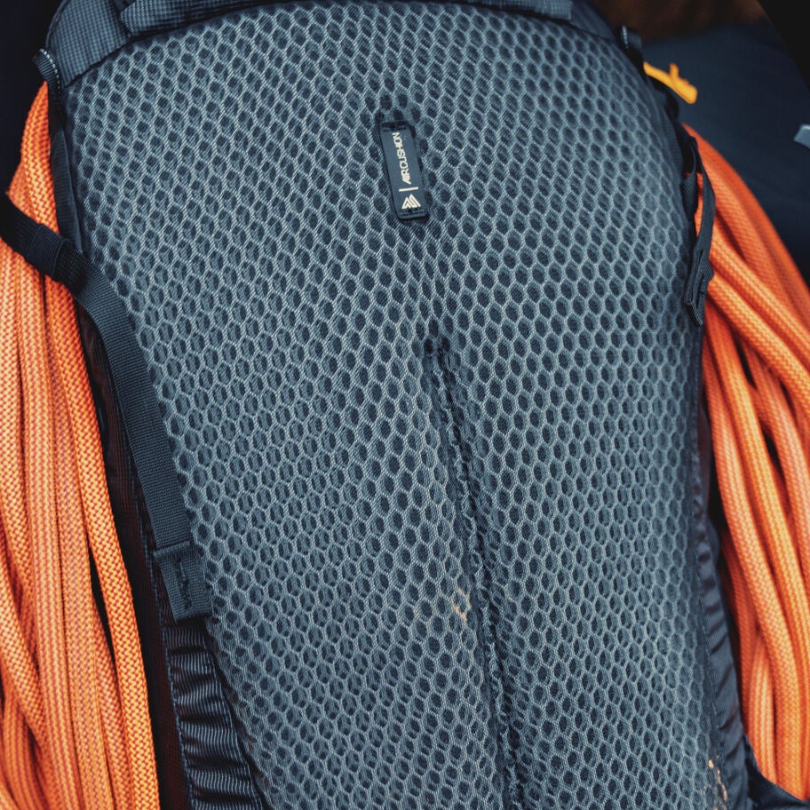 Alpinisto 30 in the color Summit Black. image number 7