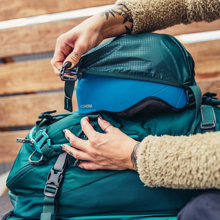 Women's Targhee 24 in the color Jade Green. image number 4